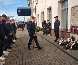 Nietypowa lekcja historii. Kolejarze i uczniowie uczcili pamięć pracowników kolei - ofiar II wojny światowej 