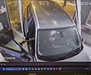 Wjechali autem do jubilera, a potem uciekli z łupem! Jest nagranie z napadu