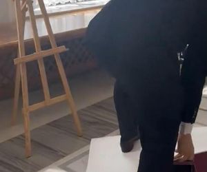 Grzegorz Braun pojawił się w Sejmie. Wpadł w furię i zdemolował wystawę!