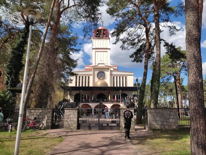 Żyli pełnią życia, zginęli w jednej sekundzie. Poruszające pożegnanie młodych przyjaciół