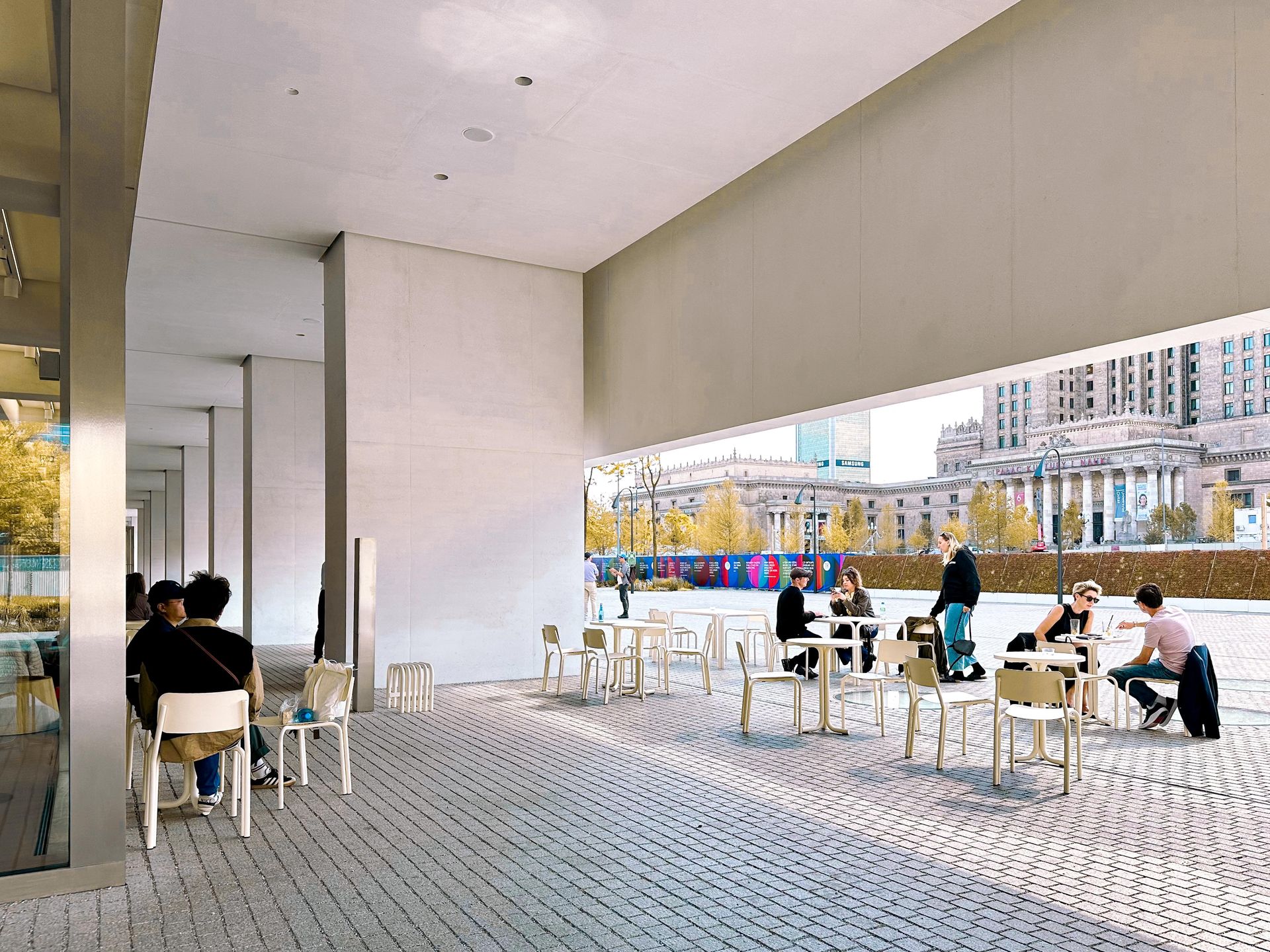 Czy przestrzenie na parterze MSN spełniają funkcje publiczne?