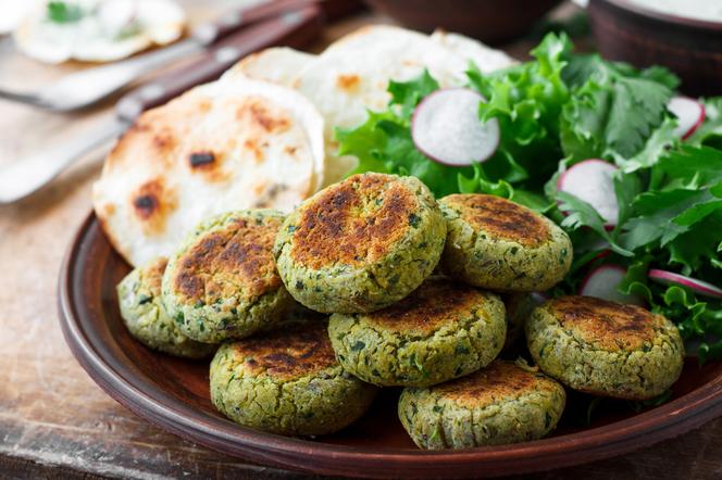 Falafel pieczony: łatwy przepis na falafel z ciecierzycy z puszki