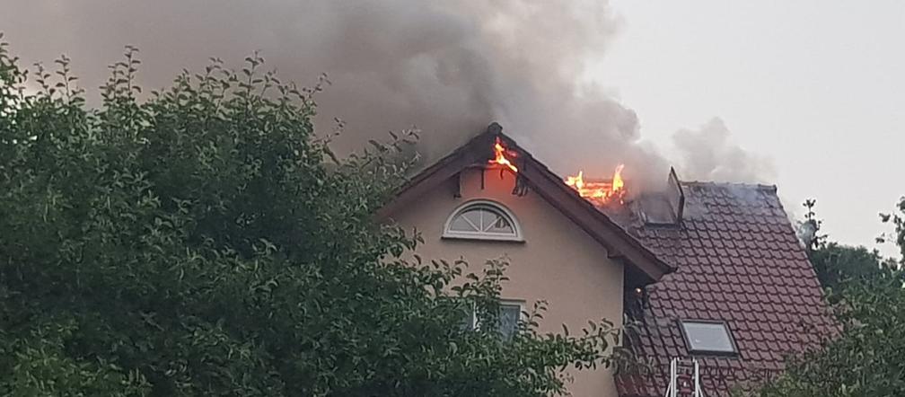 Tragiczne skutki burzy w Bydgoszczy. Piorun uderzył w dom i wywołał pożar! [ZDJĘCIA]