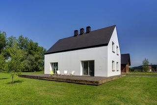 Dom jak wiejska zagroda - nowoczesny, ale w dawnym stylu 