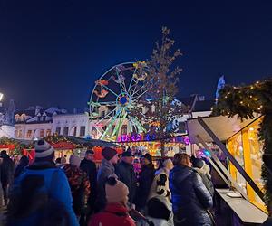 Świąteczne Miasteczko w Rzeszowie. Rynek rozbłysnął milionem światełek!