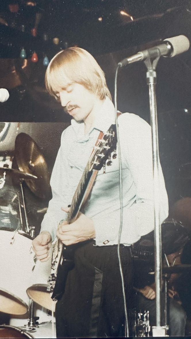 Majka Jeżowska, Tom Logan