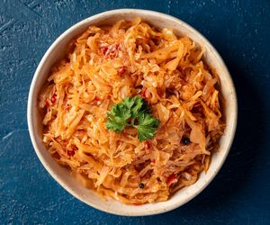 Smakowita, że aż się uszy trzęsą. Kapusta zasmażana jest idealnym dodatkiem do obiadu