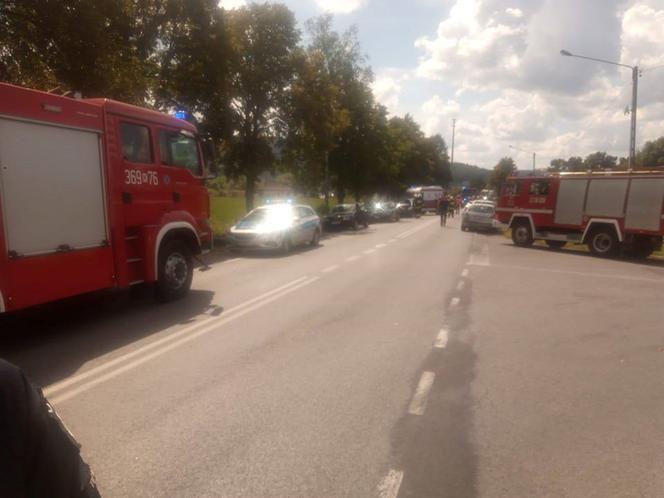 KARAMBOL w Dąbrówce Tuchowskiej. Zderzyło się pięć samochodów