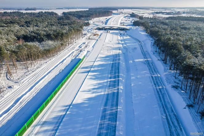 Autostrada A2 do Siedlec z lotu ptaka w ziomowej scenerii 