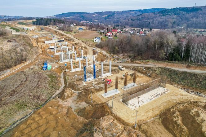 Na Podkarpaciu powstaje gigant! Samochody pojadą 80 metrów nad ziemią