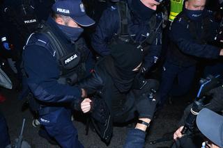 Strajk w Warszawie. Policja użyła SIŁY wobec protestujących, doszło do starć [ZDJĘCIA]