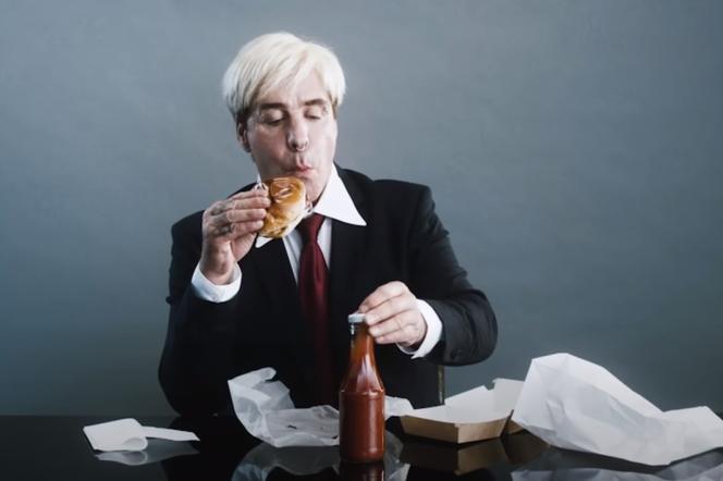 Till Lindemann jak Andy Warhol. Wokalista namawia do weganizmu w specjalnym filmie