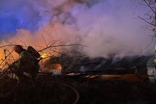 Tragiczny pożar w Zegrzu. Spłonął cały budynek. Jedna osoba nie żyje