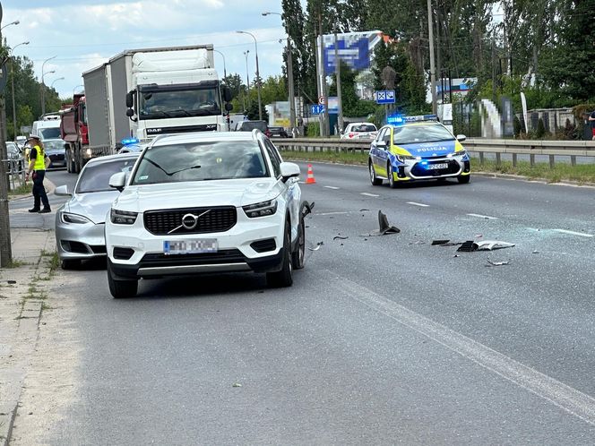 Dachowanie w Markach. Dwie osoby ranne, w tym dziecko