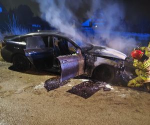 Nocny pożar BMW w Starachowicach