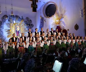 Występ zespołu Mazowsze w Starachowicach
