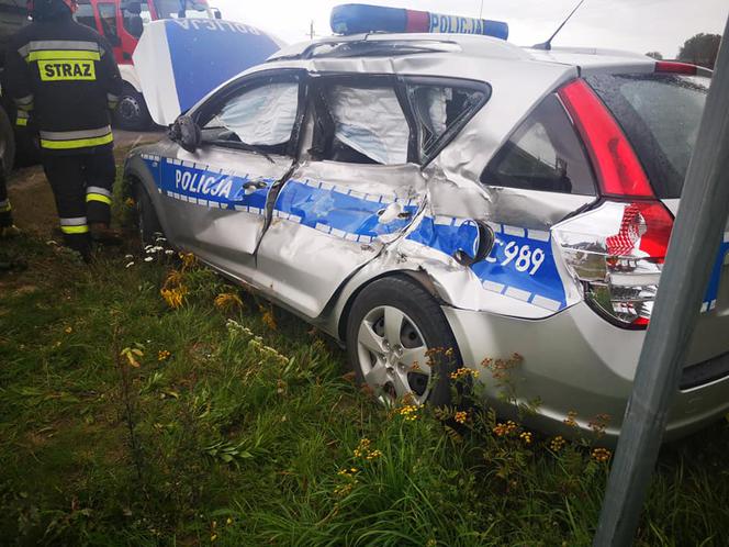 Wypadek z radiowozem w Lisim Ogonie [ZDJĘCIA]