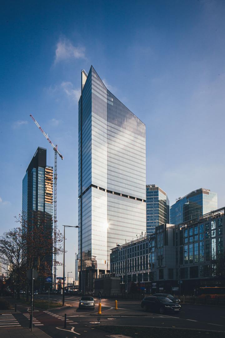 Skyliner w Warszawie: po wieżowcu oprowadza Michał Sadowski