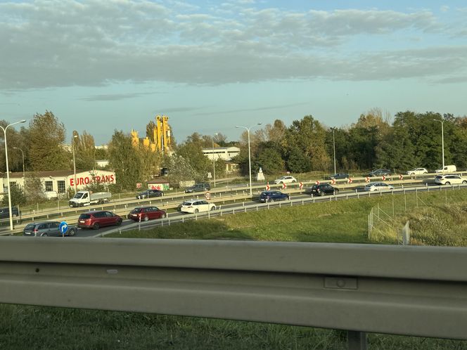 Karambol na Autostradowej Obwodnicy Wrocławia. Aż 3 wypadki, 15 uszkodzonych pojazdów oraz 3 osoby ranne