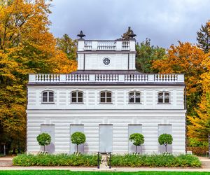 Łazienki Królewskie w Warszawie jesienią