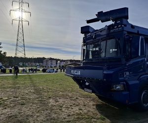 Ze stadionu prosto do celi! Kibice odpalili race i petardy!