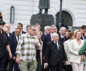 Miesięcznica smoleńska 2025. Kaczyński nie przebiera w słowa, mówi o zbrodni