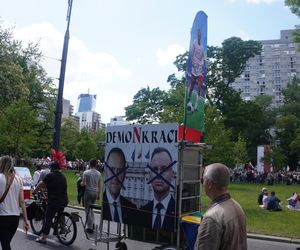 Uczestnicy Wielkiego Marszu Patriotów Rafała Trzaskowskiego