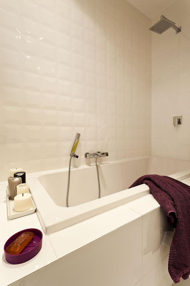 Projekt małej łazienki: geometria i kolor w aranżacji łazienki! 