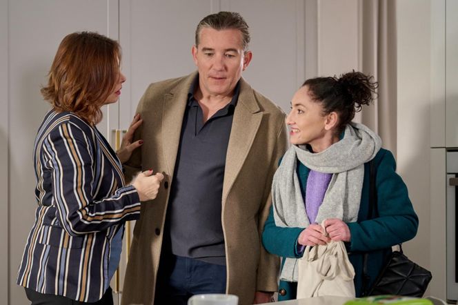 Na Wspólnej odc. 4002: Lew Nalepa (Przemysław Sadowski), Ada (Monika Obara), Weronika (Renata Dancewicz)