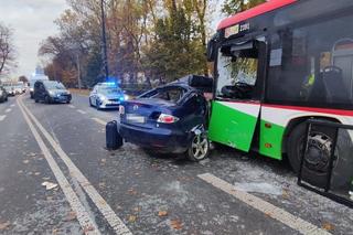 Osobówka zderzyła się z miejskim autobusem w Lublinie