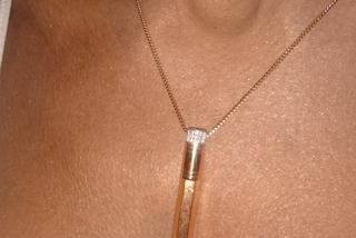 Narzeczony obsypał Minge diamentami