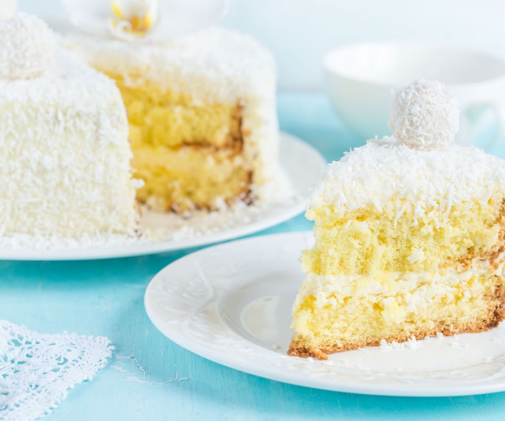 biszkopt kokosowy z kremem i ananasem