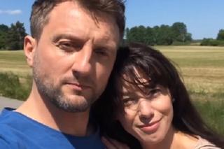 M jak miłość po wakacjach 2023. Ola (Justyna Karłowska) i Bartek (Arkadiusz Smoleński) na planie