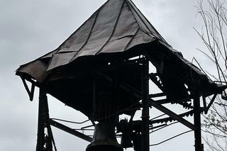 Ktoś podpalił zabytkową drewnianą mającą 208 lat dzwonnicę