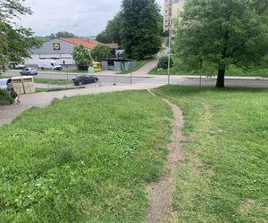 Schody dzielą ścieżkę rowerową. W internecie pojawiła się dyskusja na temat lubelskiej infrastruktury 