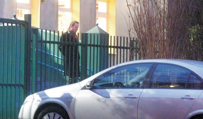 Burmistrz Śródmieścia wozi dzieci służbową limuzyną