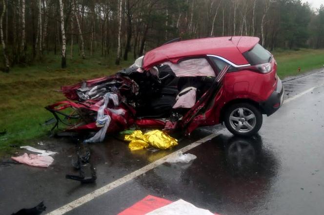 Koszmarny wypadek na DK 25 pod Bydgoszczą! Autobus wbił się w dom [ZDJĘCIA]