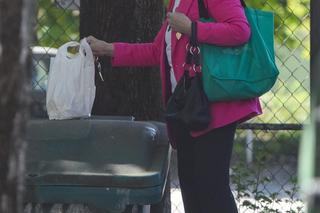 Krystyna Loska ma 87 lat i prowadzi samochód