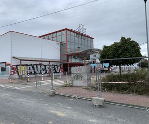 W Dąbrowie Górniczej wyburzają hipermarket Auchan. Powstanie nowy park handlowy