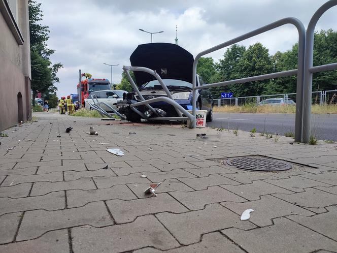 Wypadek na Al. Jana Pawła II w Lesznie