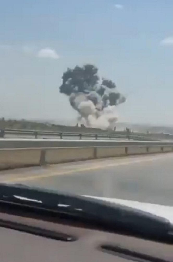 Izraelski dron zaatakował jeden z zakładów na polach gazowych na południu Iran, doszło do potężnego wybuchu i pożaru.