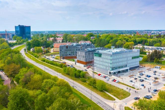 Jest nowy kampus, ale przystanków komunikacji miejskiej nie ma