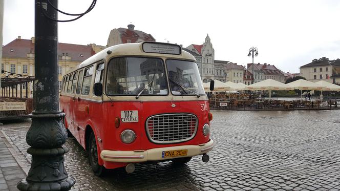 Kurs zabytkowym autobusem i rejs tramwajem wodnym