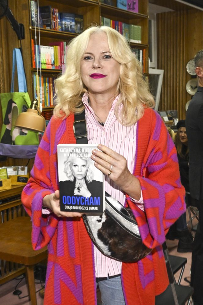 Tak wygląda Viola Kołakowska po rozstaniu z Karolakiem. Cała na czarno