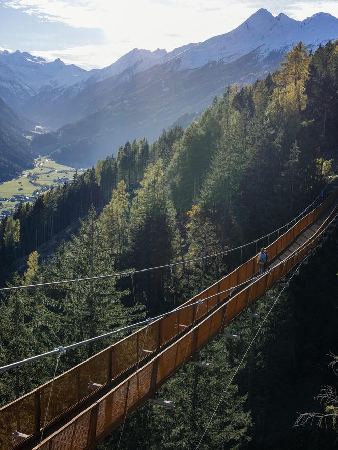 Najnowsza atrakcja turystyczna w dolinie Stubai: nowy most wiszący