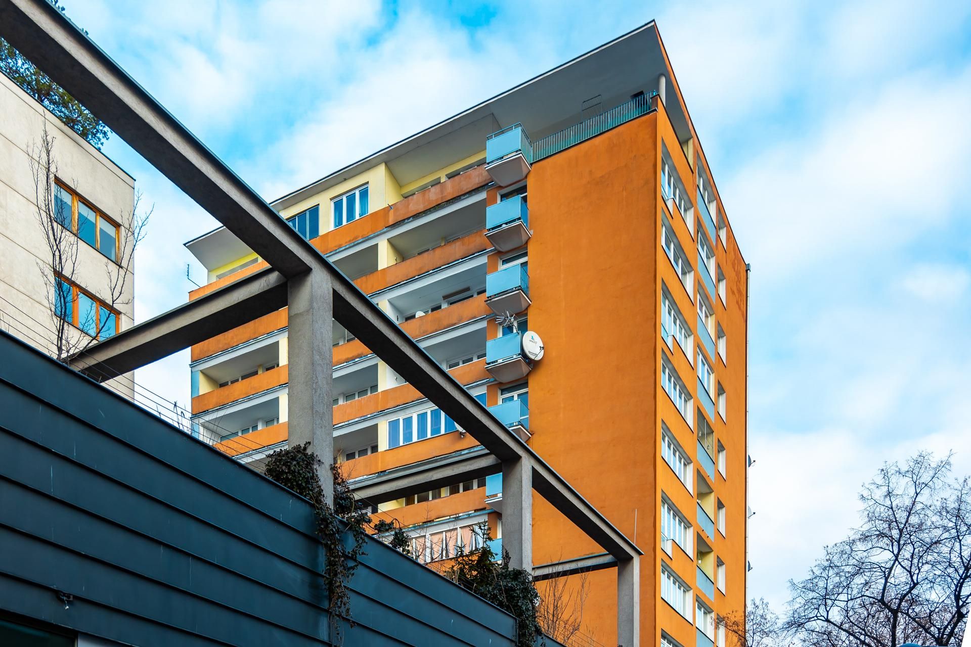 Blok na Madalińskiego 57 w Warszawie