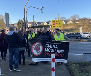 „Nie dla S7!”. Mieszkańcy Małopolski blokują zakopiankę
