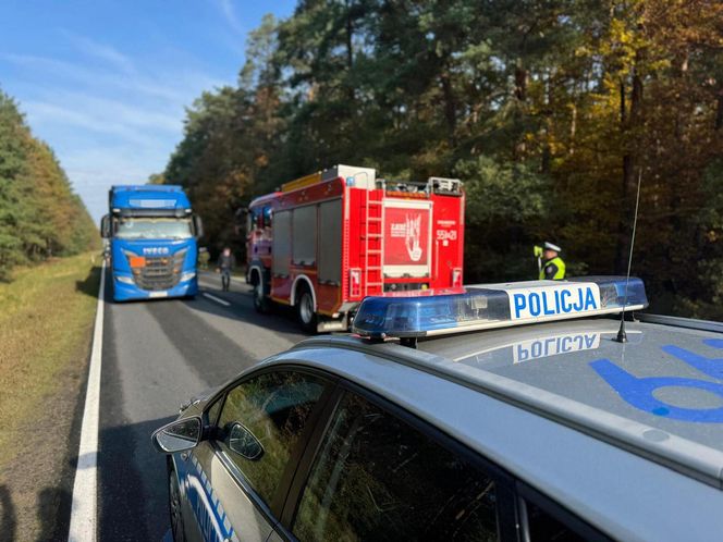 Wypadek na DK 10 pod Piłą. Autobus z dziećmi uderzył w cysternę