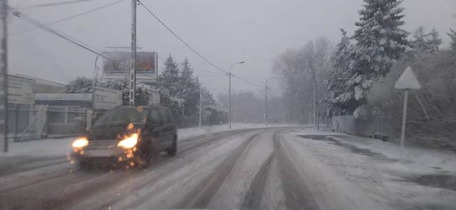 Zima, śnieg i fatalne warunki na drogach