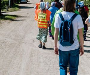 Pątnicy zmierzają „Prawosławnej Częstochowy” w małej wsi w woj. lubelskim